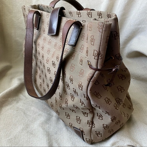 Large Dooney & Bourke Tote - Picture 3 of 9